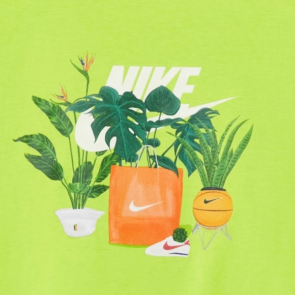 NWOT Nike Cropped Graphic T-shirt - Picture 3 of 5